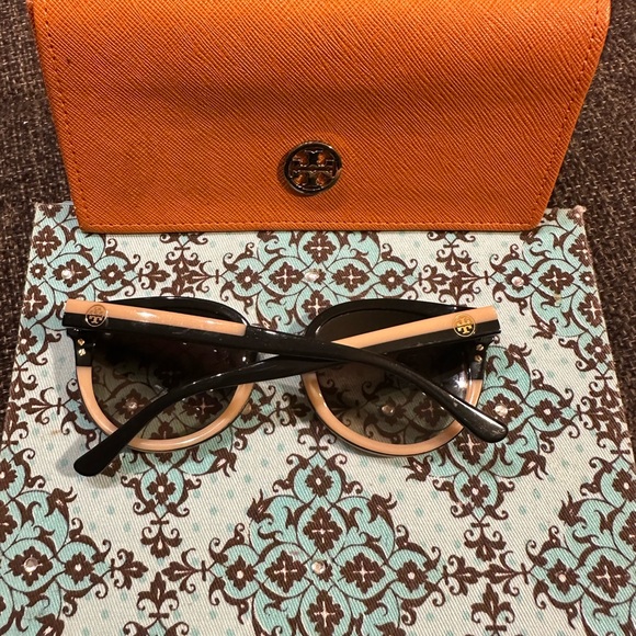 Tory Burch Style Panama Sunglasses - Picture 2 of 5